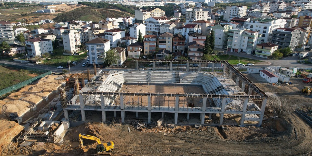 Kapalı Spor Salonu’nda çalışmalar sürüyor