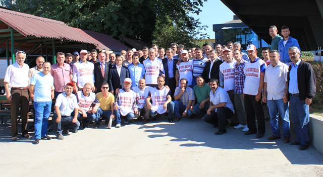 MHP’den Feniş işçilerine ziyaret