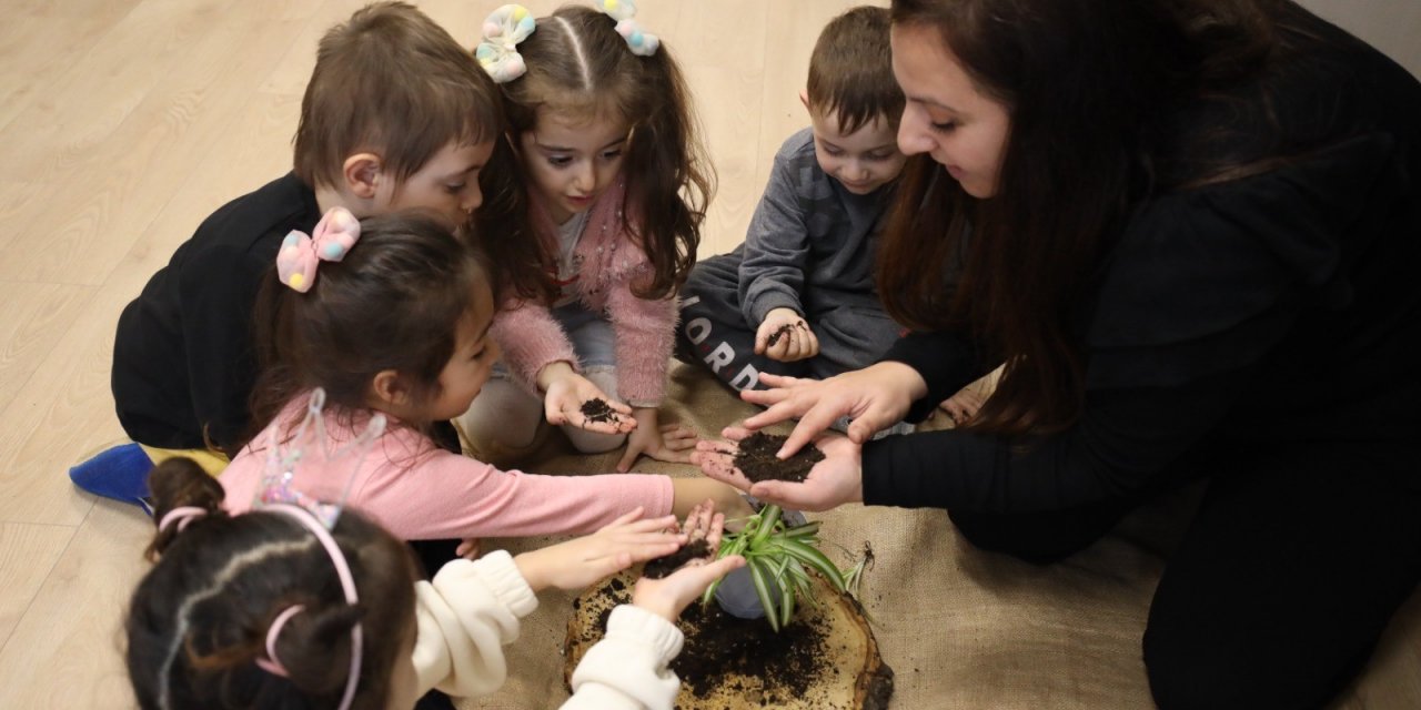 Minikler hem eğleniyor hem öğreniyor