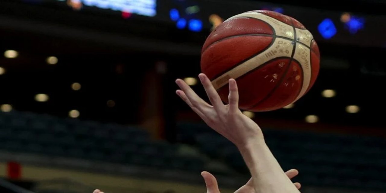 Basketbol hakemleri şiddete karşı siyah kurdele takacak