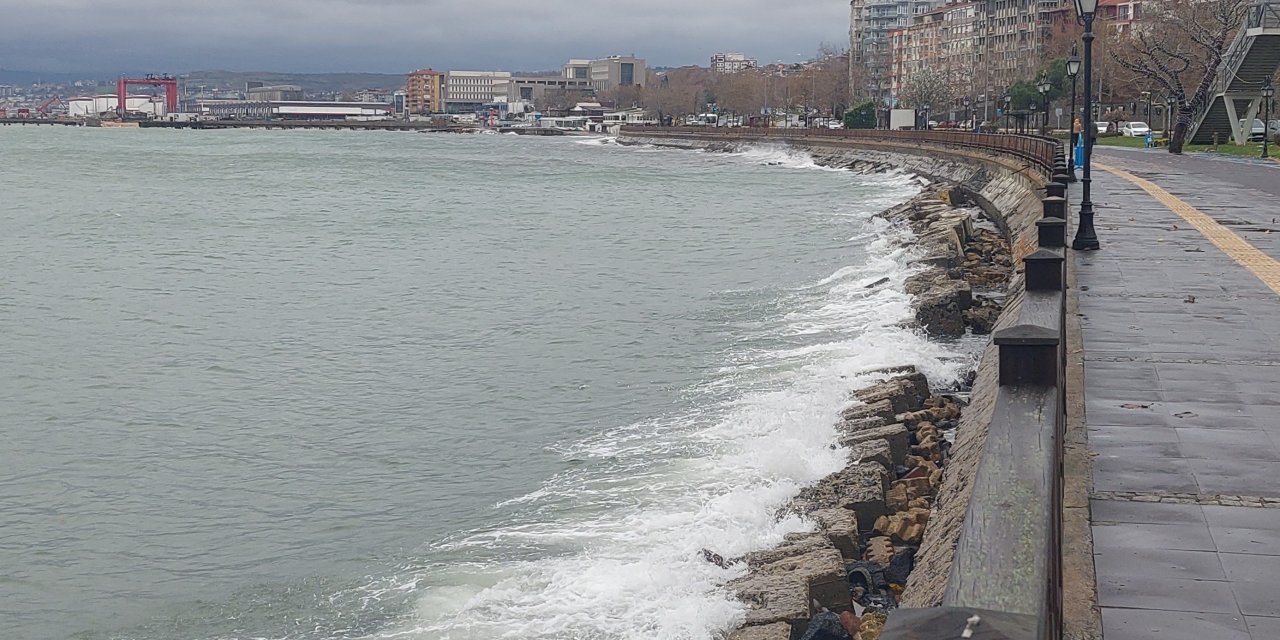 Marmara Denizi ulaşımına poyraz engeli