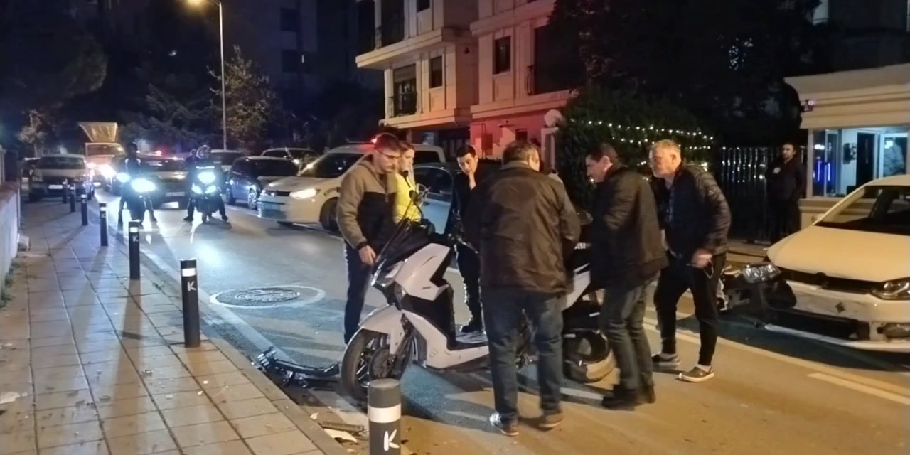 Kadıköy'de otomobil motosiklete çarptı: 1 ağır yaralı