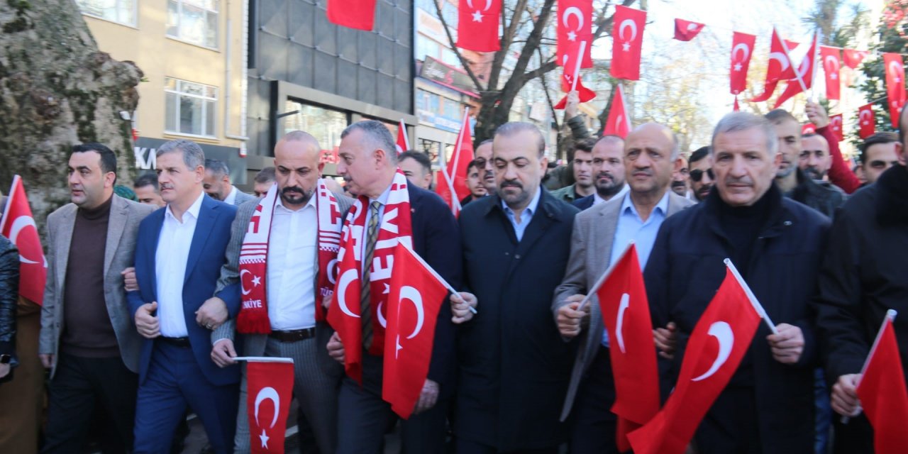 Şehitlerin ismi hep bir ağızdan okundu, terör lanetlendi