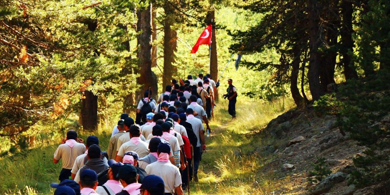 Doğa yürüyüşü ve izcilik zamanı