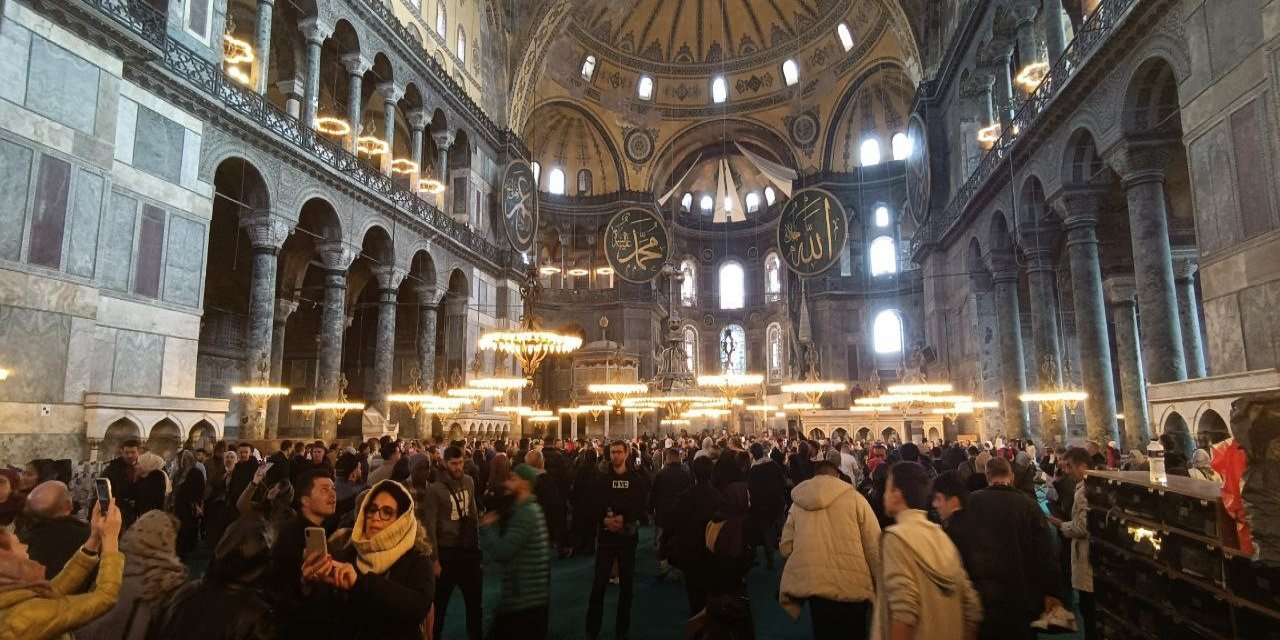 Yılın son gününde Ayasofya'ya ziyaretçi akını