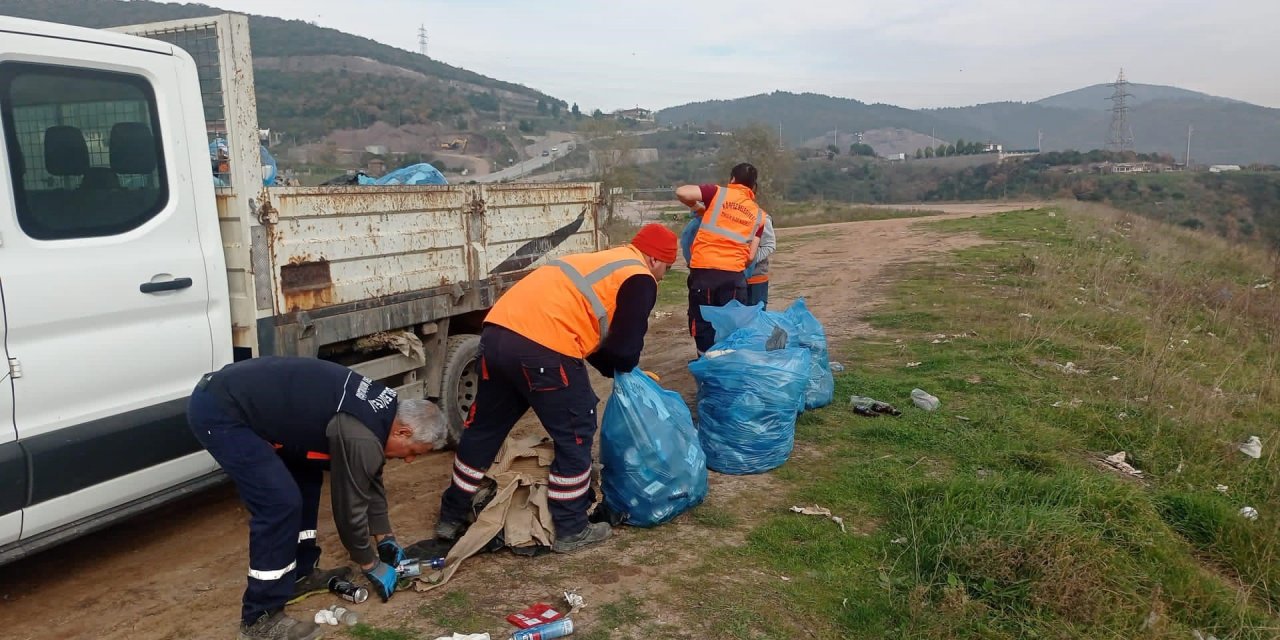 30 torba çöp topladılar