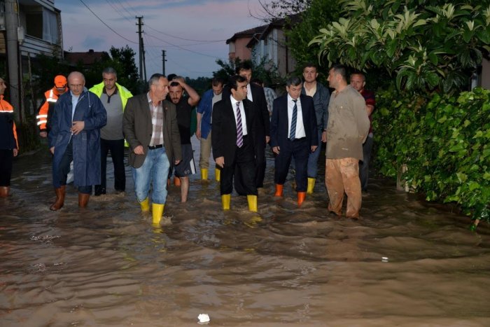 Vali Güzeloğlu sel bölgesini gezdi