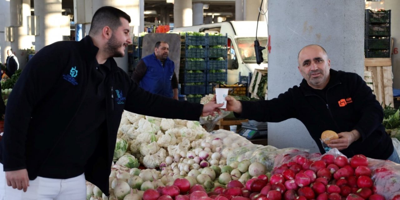 Pazarcı esnafına çorba ikramı