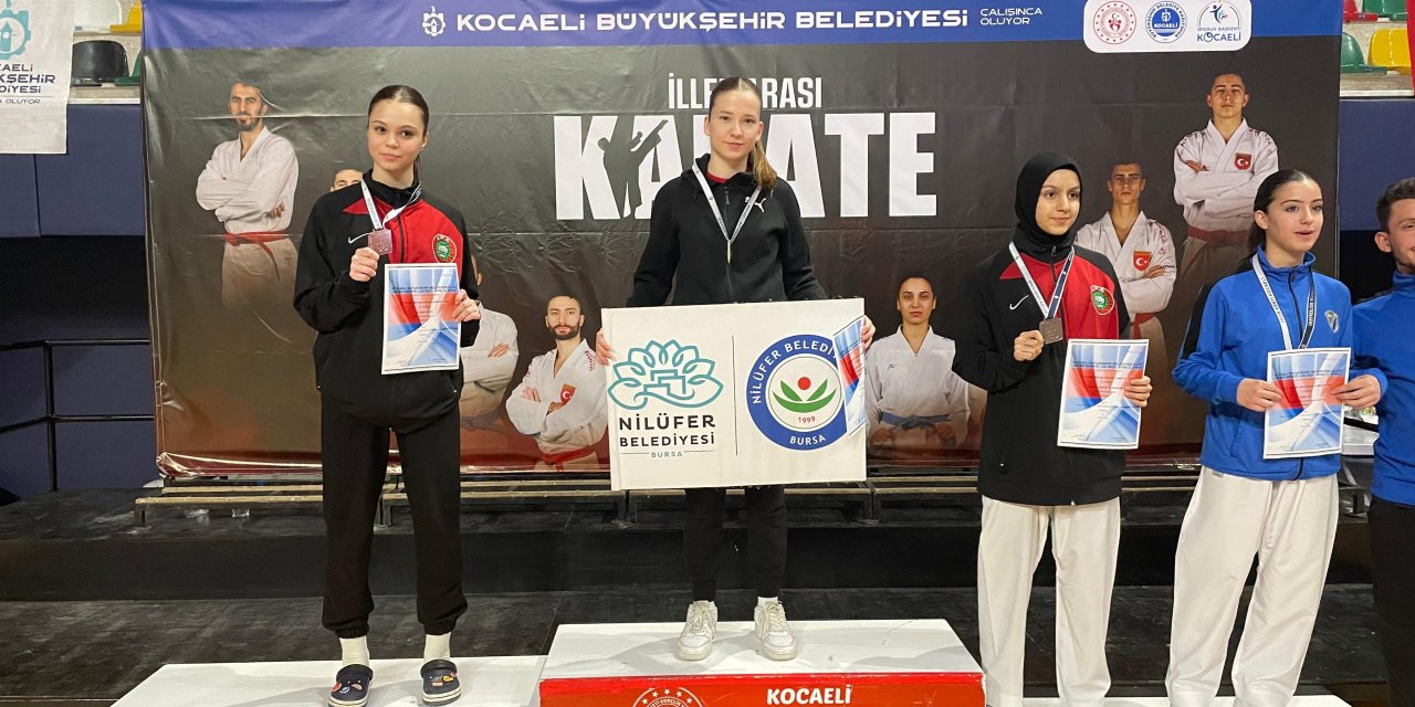 Karatecilerden 2’si altın 3 madalya