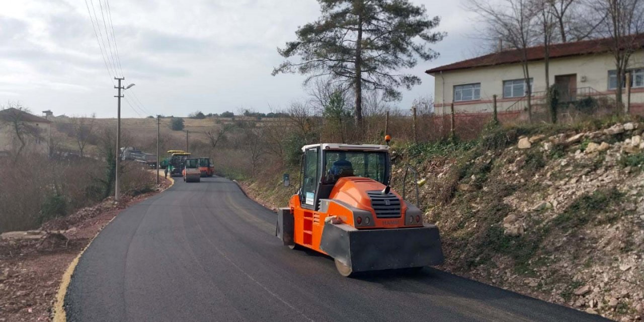 3 kilometrelik kısımda  asfalt serim çalışması