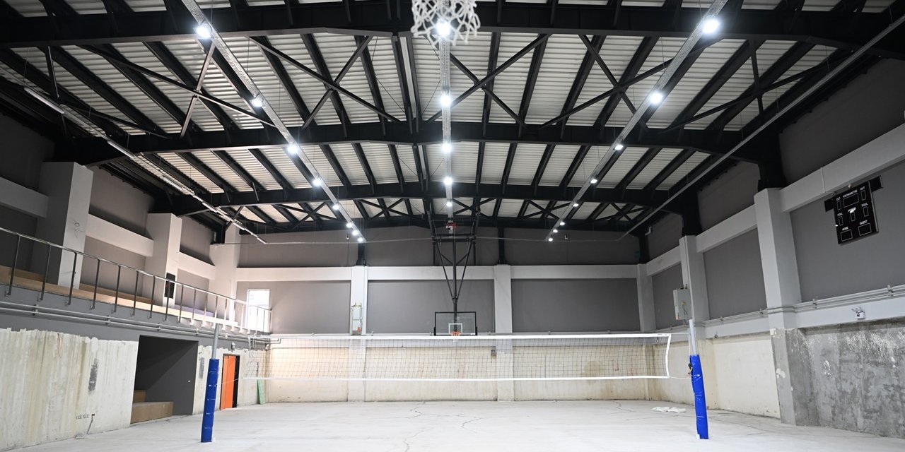 Kapalı Spor Salonu’nda Son Çalışmalar