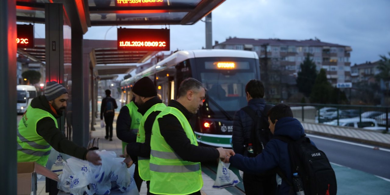 Büyükşehir’den kandil simidi ikramı