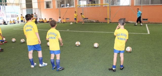 UZMAN EĞİTMENLER YENİ YETENEKLERİ KEŞFEDİYOR