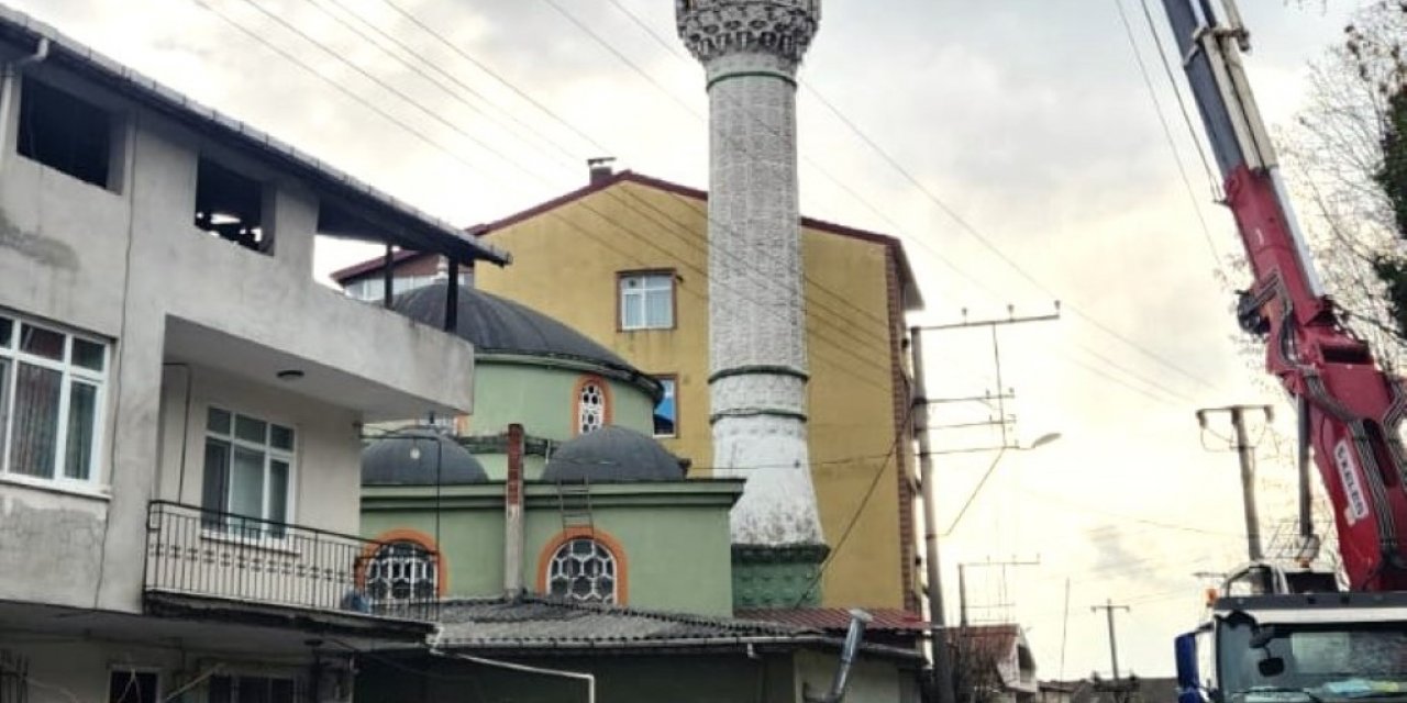 Elmalık Camii’nin minare külahı yenilendi