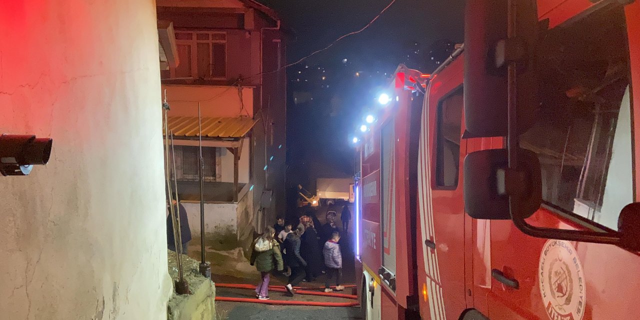 Gebze'deki yangın mahalleliyi sokağa döktü