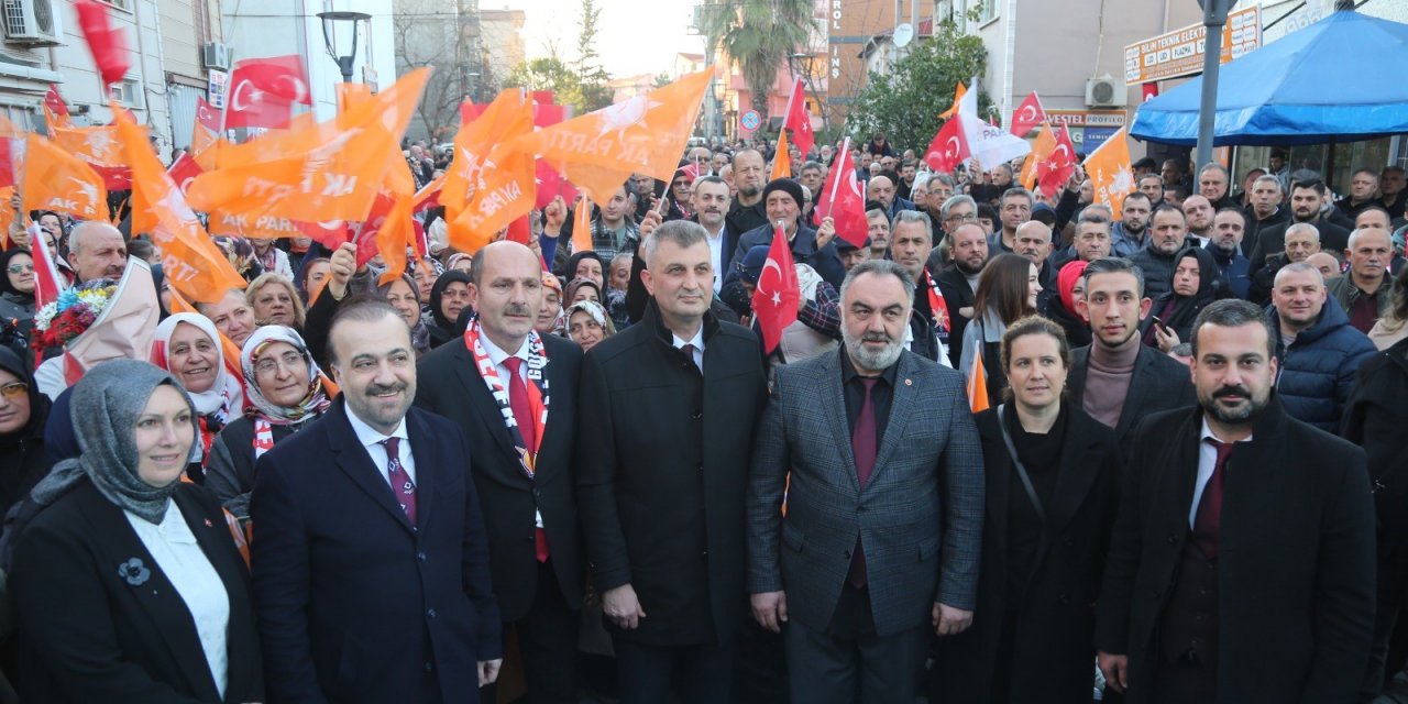Gölcük Belediye Başkanı Ali Yıldırım Sezer’den gövde gösterisi