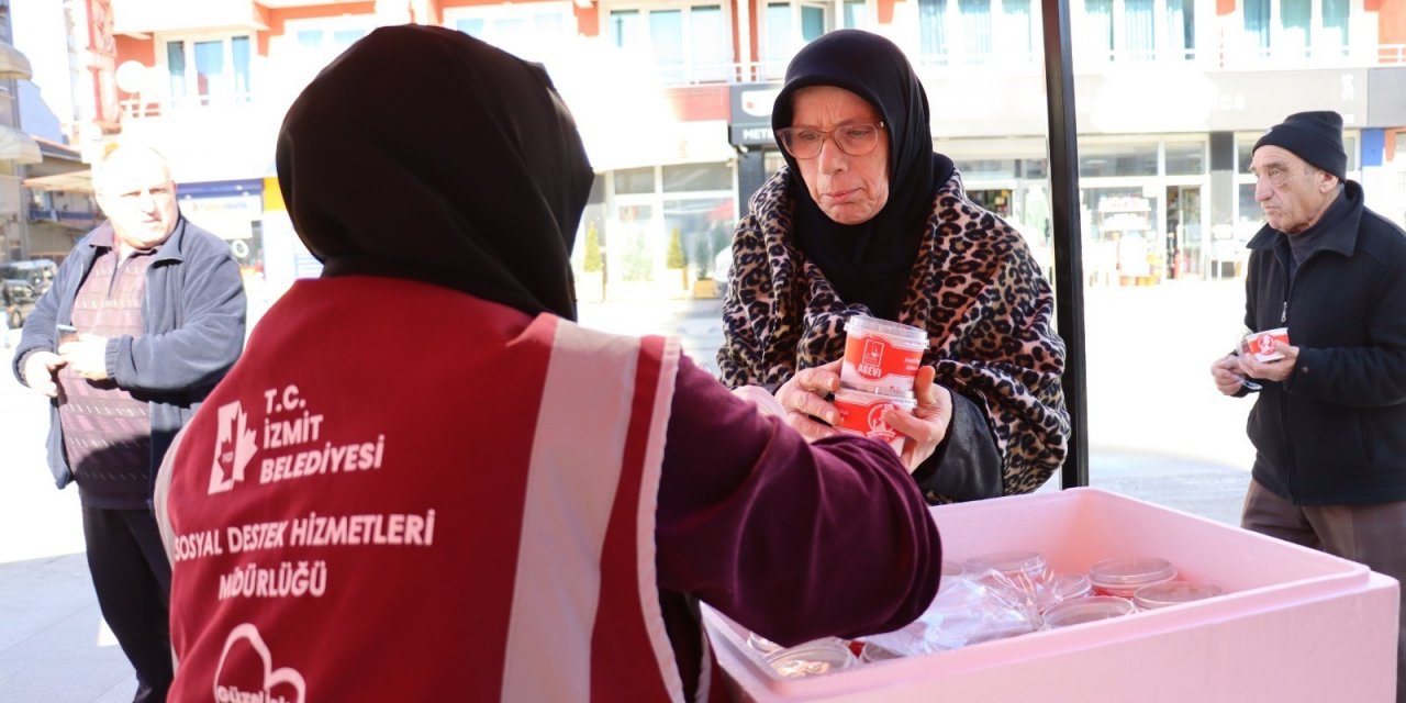 Asrın felaketinde vefat edenler için helva dağıtıldı