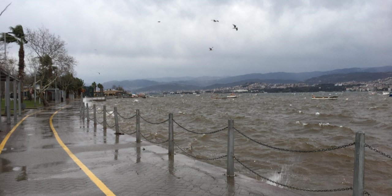 İzmit Körfezi’nde fırtına