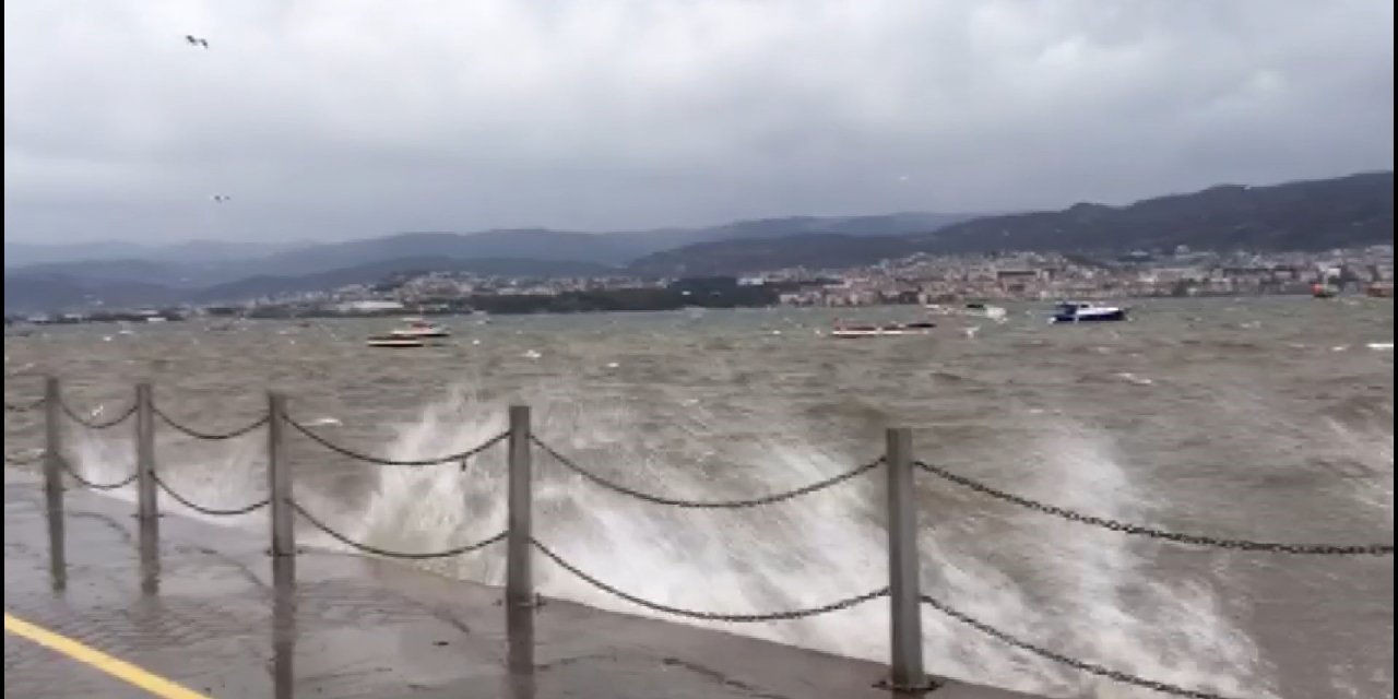 İzmit Körfezi’nde fırtına