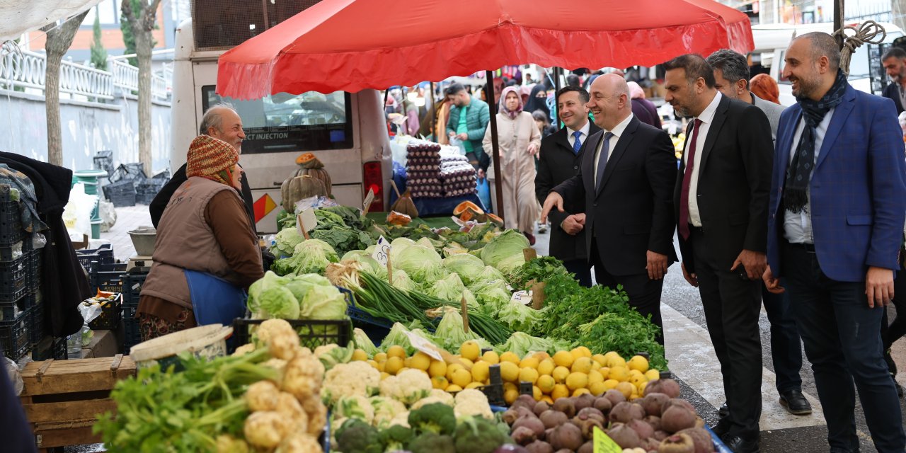 Pazarcı esnafıyla buluştu