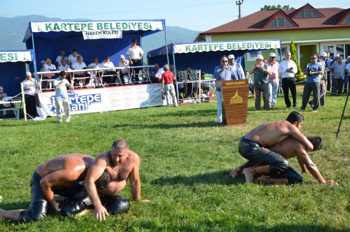 Hergeleci’de Başpehlivan Yavuz Oldu