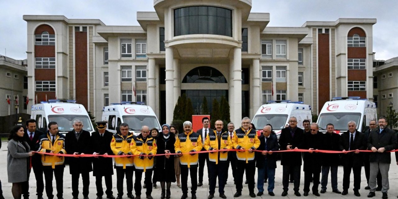 Hizmete giren 4 yeni ambulansla sayı 90'a ulaştı