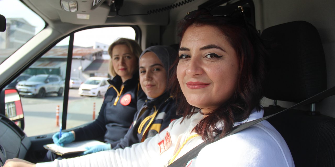 Vinç operatörü annesinden ilham alarak, ambulans şoförü oldu