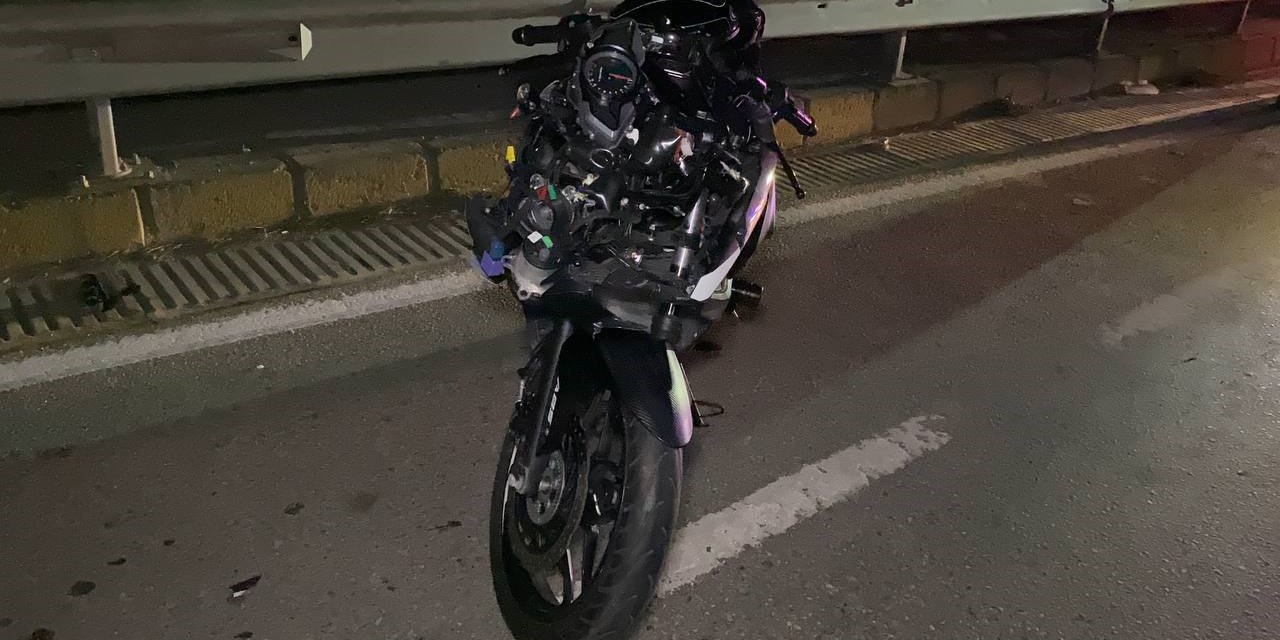 Üst geçidi kullanmayan 2 kişiye motosiklet çarptı