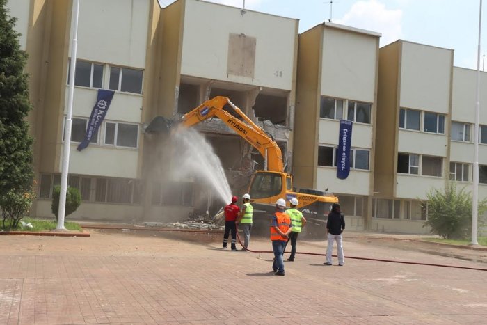 Eski valilik yıkılıyor!