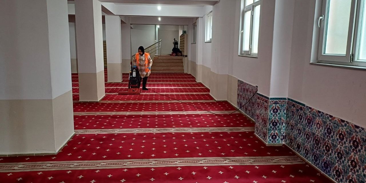 Çayırova’da ibadethaneler temizleniyor