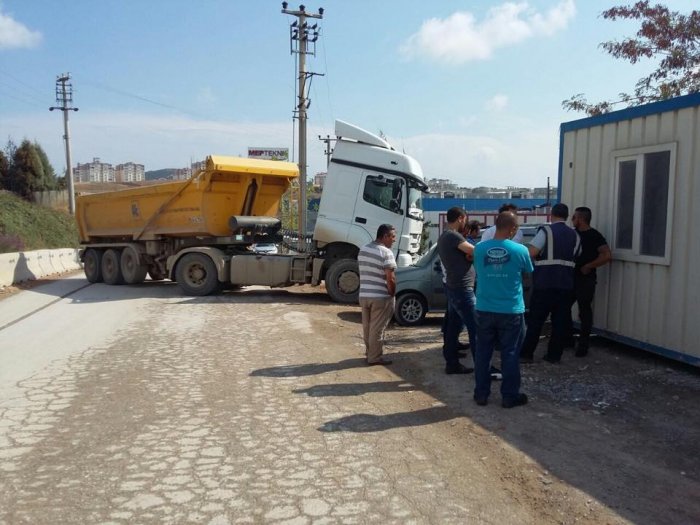 Alacaklılar yolu kapattı!