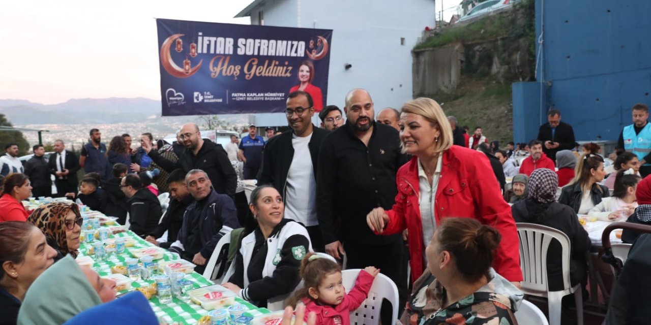 İzmit Belediyesi halk iftarı devam ediyor
