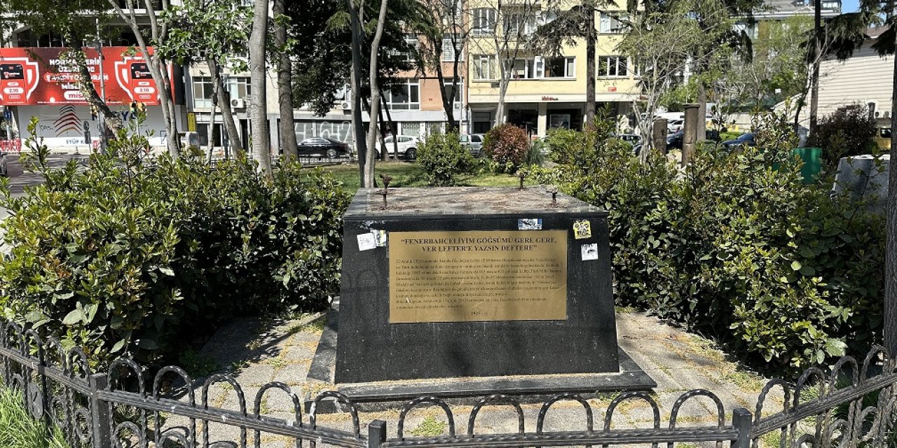 Kadıköy’de Fenerbahçe’nin efsane futbolcularının heykelleri kaldırıldı