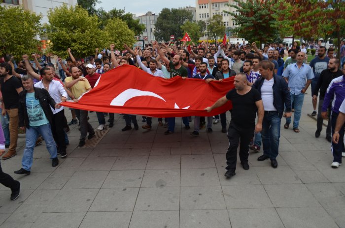 Gebzespor taraftarı önceki gün sokağa inerek terörü lanetledi