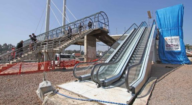 Yürüyen merdivenler sürekli bozuk