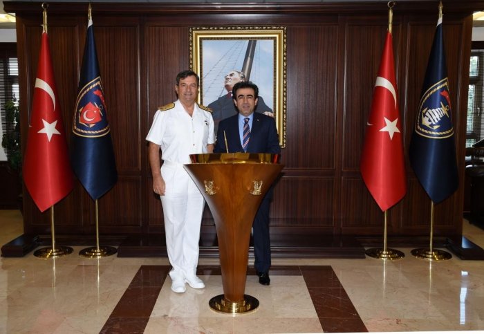 Vali Güzeloğlu’ndan donanma komutanına ziyaret