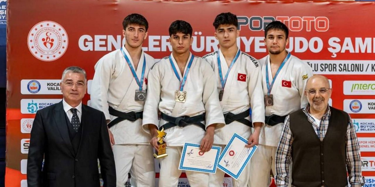GENÇLER TÜRKİYE ŞAMPİYONASI  Kağıtsporlu judoculardan 11 madalya