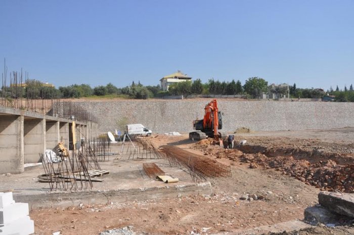 Tavşancıl’da spor kompleksi inşaatı ilerliyor