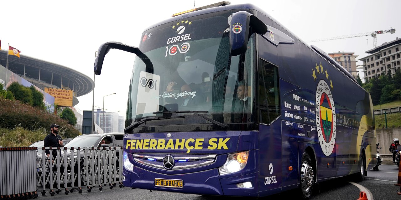 Fenerbahçe takım otobüsü stada geldi