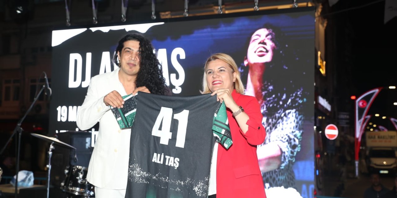 İzmitliler 19 Mayıs’ta DJ Ali Taş ile coştu
