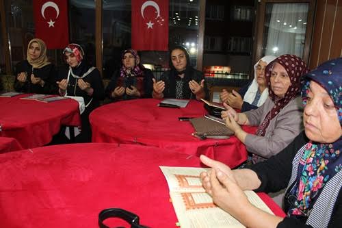 Erzurumlu kadınlar şehitleri unutmadı