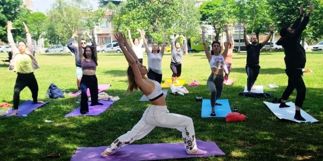 Özge Esen'den Sekapark Sahilde YOGA etkinliği
