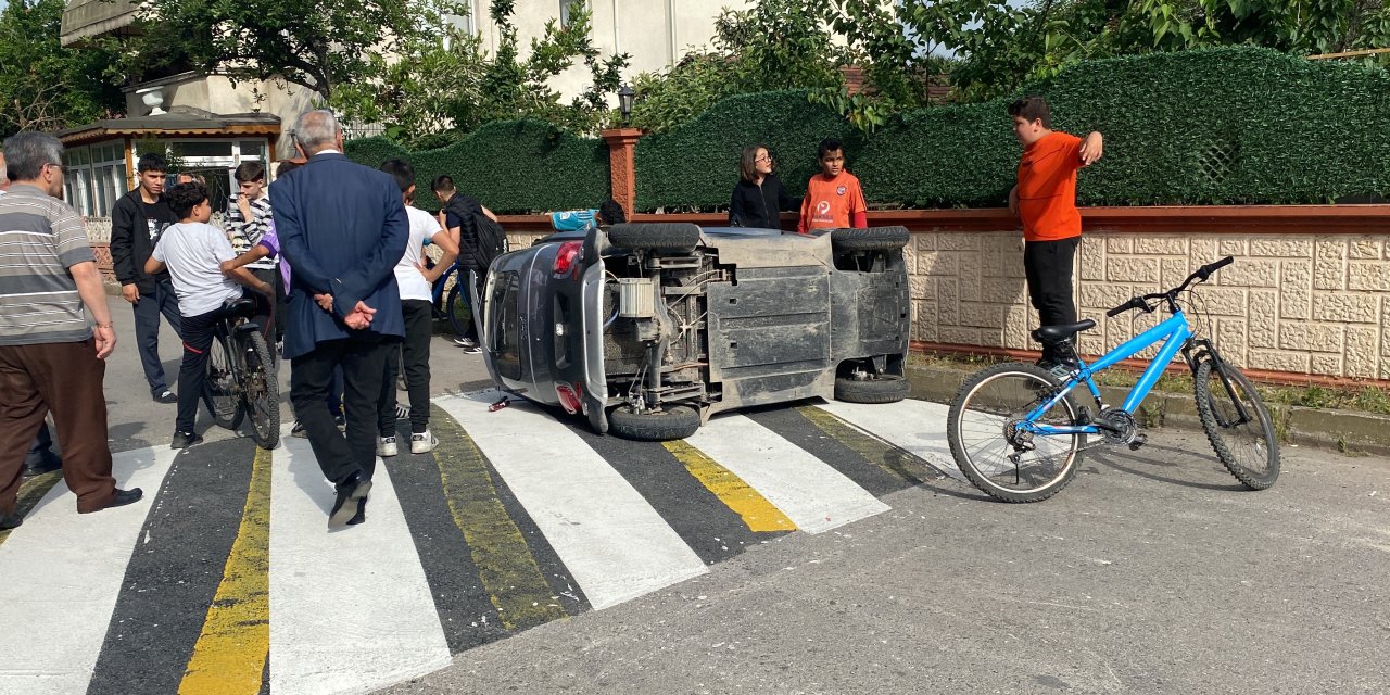 Elektrikli araç kaldırımdaki kadınlara çarptı: 1'i ağır 2 yaralı