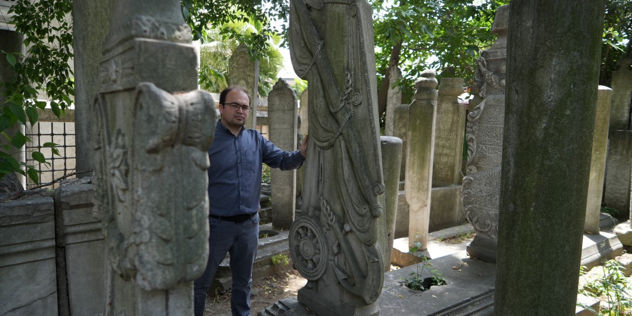 Araştırmacı - Yazar Osmanlı mezar taşlarındaki sırları anlattı