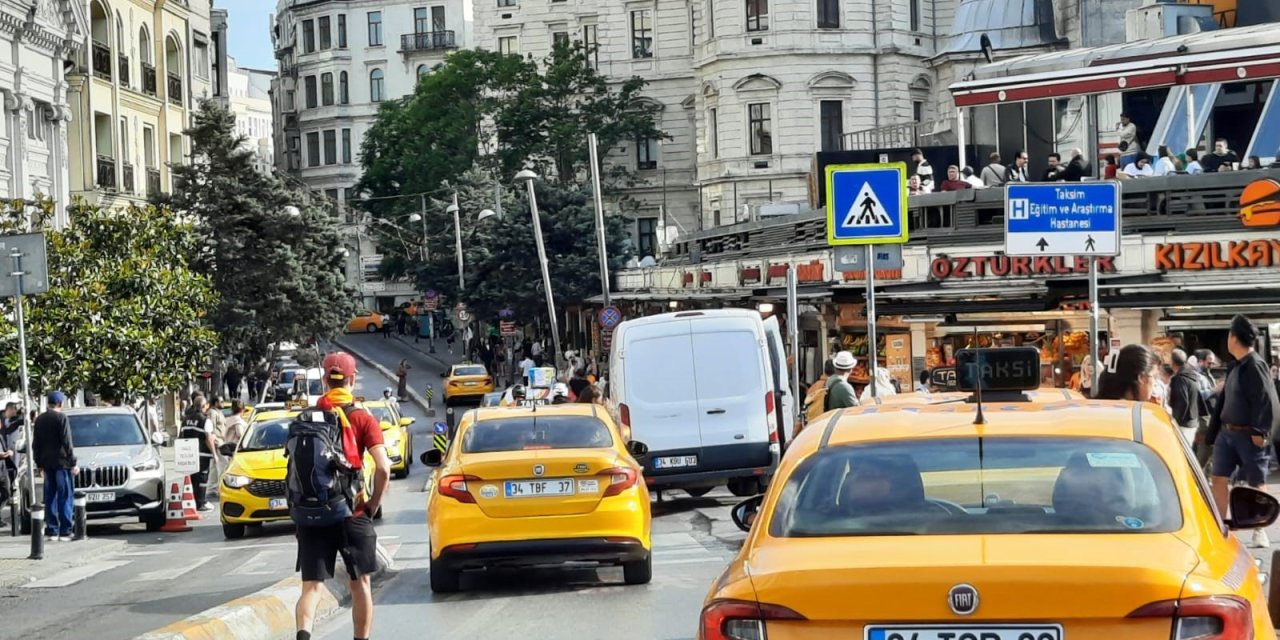 Galatasaraylılar Fenerbahçe tabutu gezdirdi