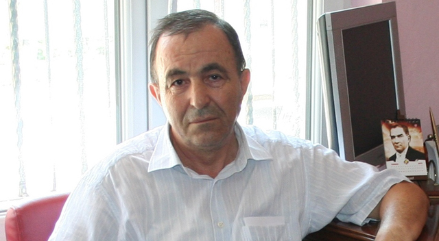 Ababay, Öncelikle arkadaşlarına oy istiyor