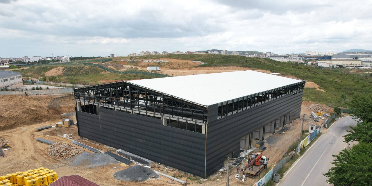 Spor salonunda yan panel montajı başladı