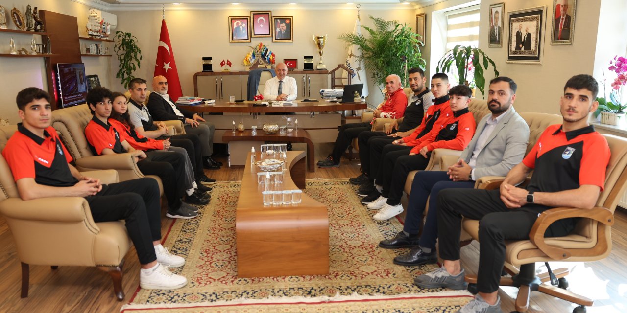 Bıyık, başarılı sporcuları ağırladı