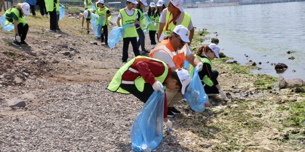 Yarımca Sahili'nde 150 kilogram atık toplandı