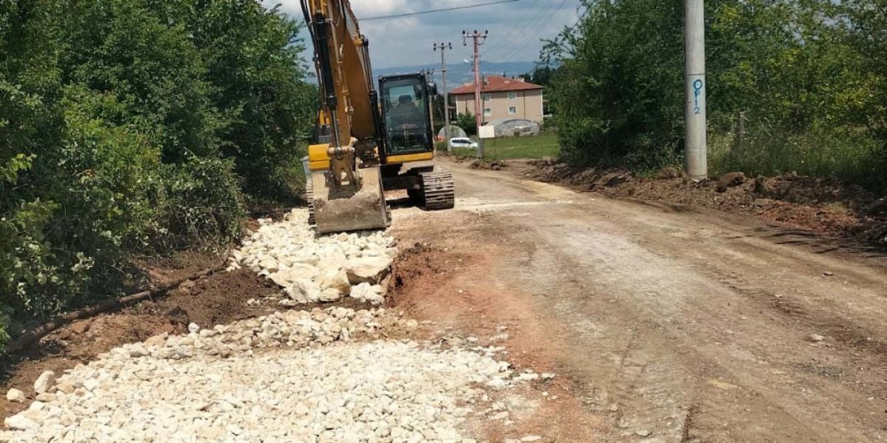 Bozulan yollar yenileniyor